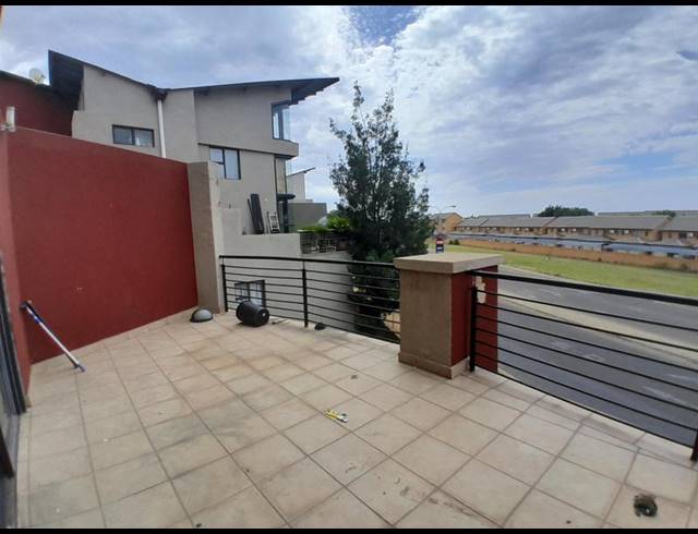 1 BEDROOM APARTMENT FOR SALE IN ROOIHUISKRAAL NORTH